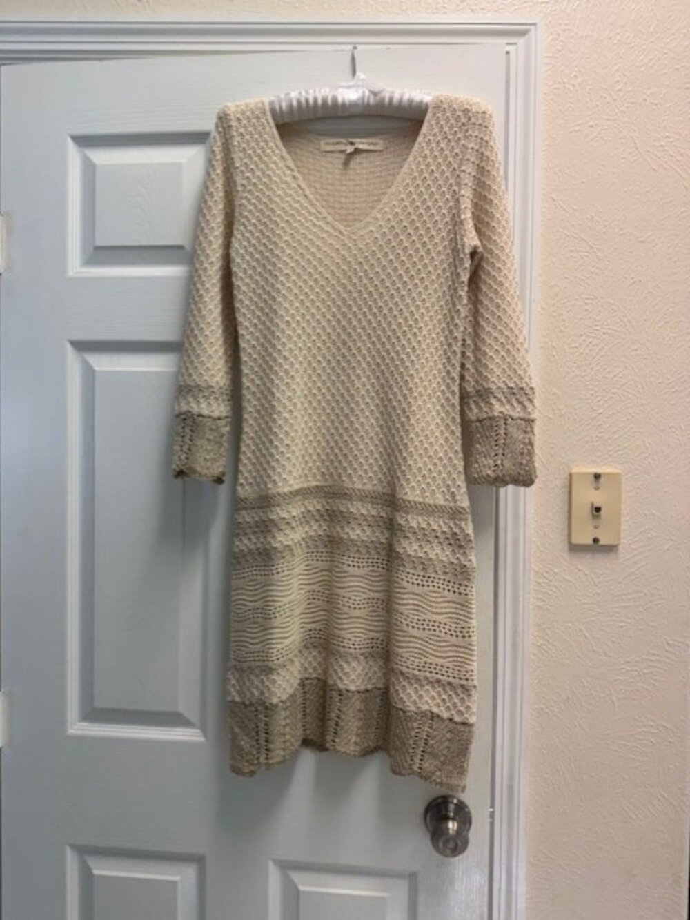 Rachel Roy Crochet Knit V-Neck Sheath Dress M Cream & Metallic Gold